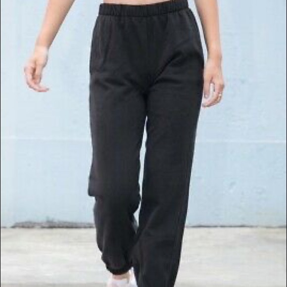 Brandy Melville Pants - Black Brandy Melville Rosa Sweatpants